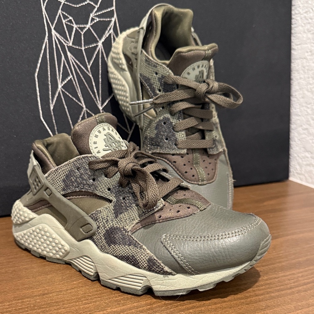 EUC: Nike Huarache Camouflage